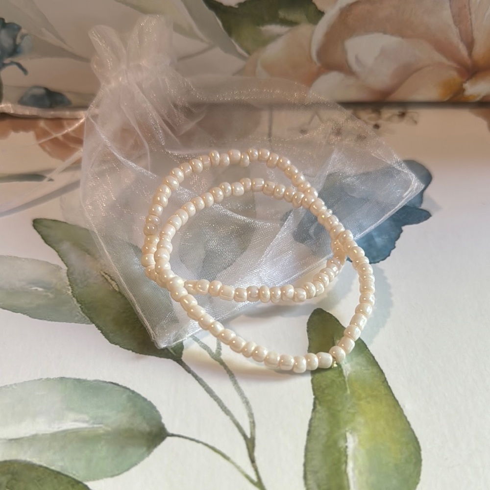 Delicate White Pearlescent Beaded Bracelet